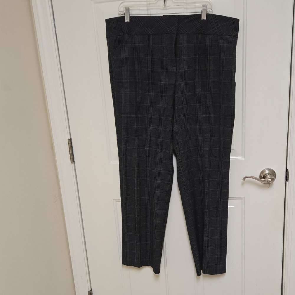 Avenue Women's Blue/Charcoal Plaid Dress Pants